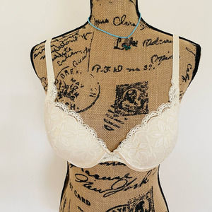 Wonderbra Ivory Lace Demi Underwire Push up Adjustable Straps Bra Style 7263